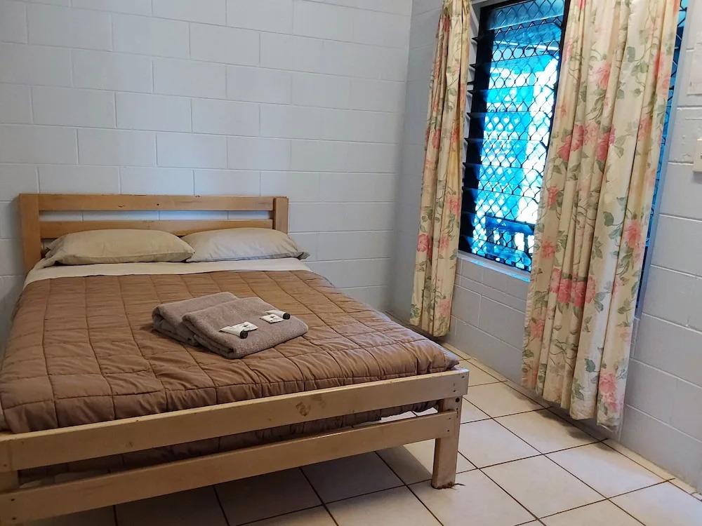 Cooktown Motel and Pams Place Hostel