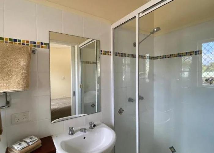 Cooktown Motel and Pams Place Hostel