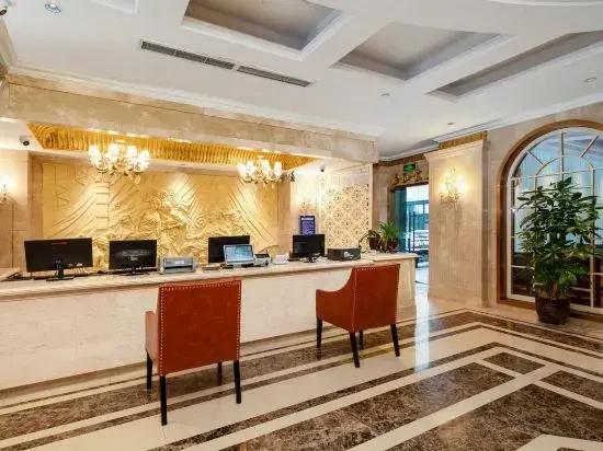 Zerun Hotel (Chengdu Southwest Jiaotong University Subway) Station)