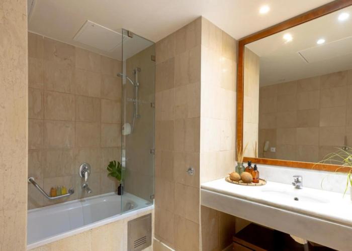 Giannoulis – Grand Bay Beach Resort - Adults Only