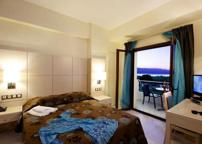 Theros Hotel