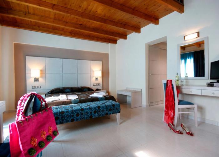 Theros Hotel