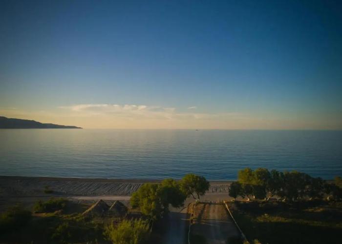 Odos Oneiron Tavronitis Bay