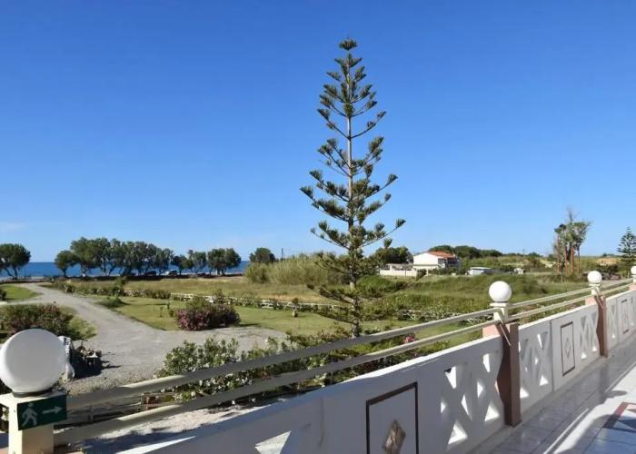 Odos Oneiron Tavronitis Bay
