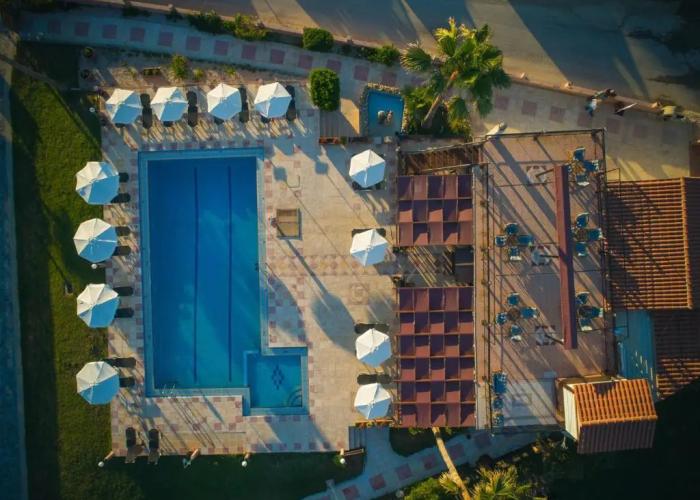 Odos Oneiron Tavronitis Bay