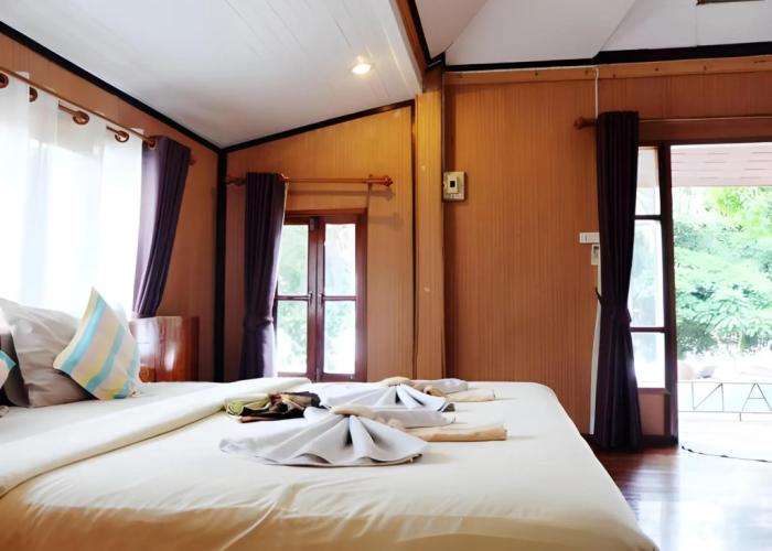 Check In & Chill Out Laem Sok Pier