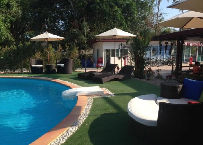Check In & Chill Out Laem Sok Pier