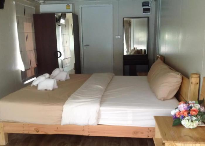 Check In & Chill Out Laem Sok Pier