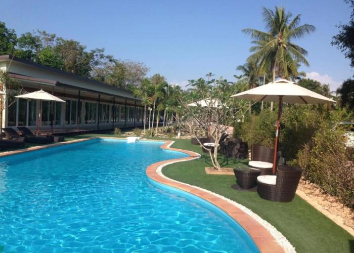 Check In & Chill Out Laem Sok Pier