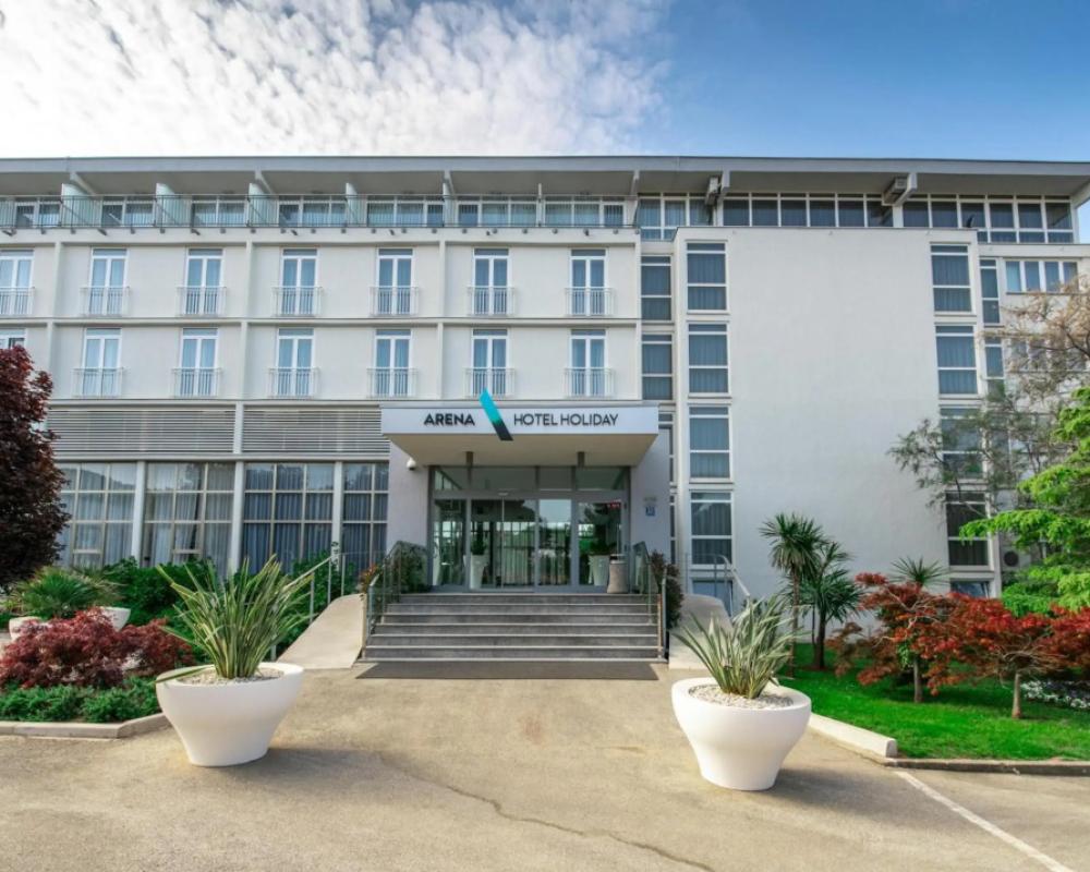 Arena Hotel Holiday