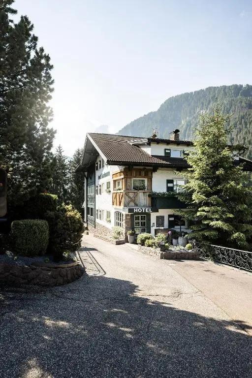 Alpstay — Chalet Hotel Hartmann