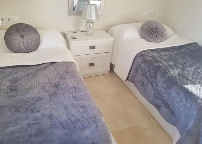 Captivating 2-bed Apartment in Manilva