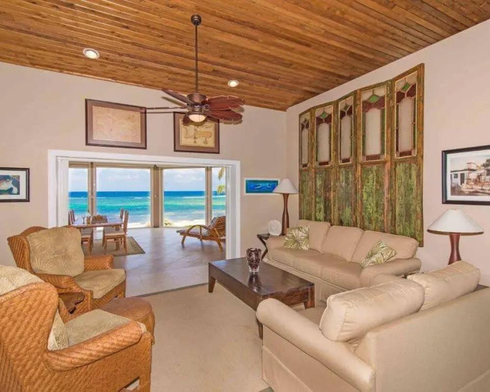 Peaceful Ocean Front Beach House in Bodden Town