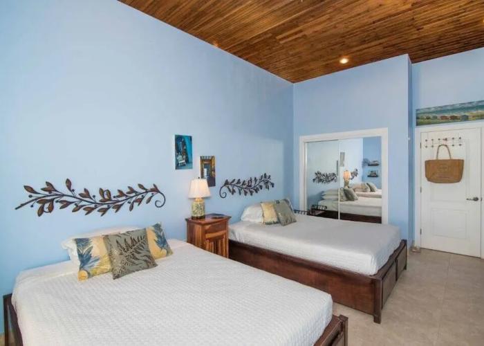 Peaceful Ocean Front Beach House in Bodden Town