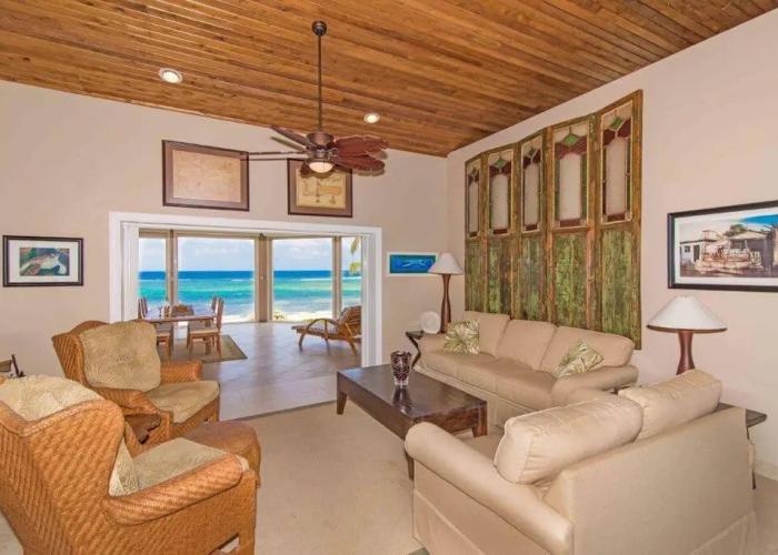 Peaceful Ocean Front Beach House in Bodden Town