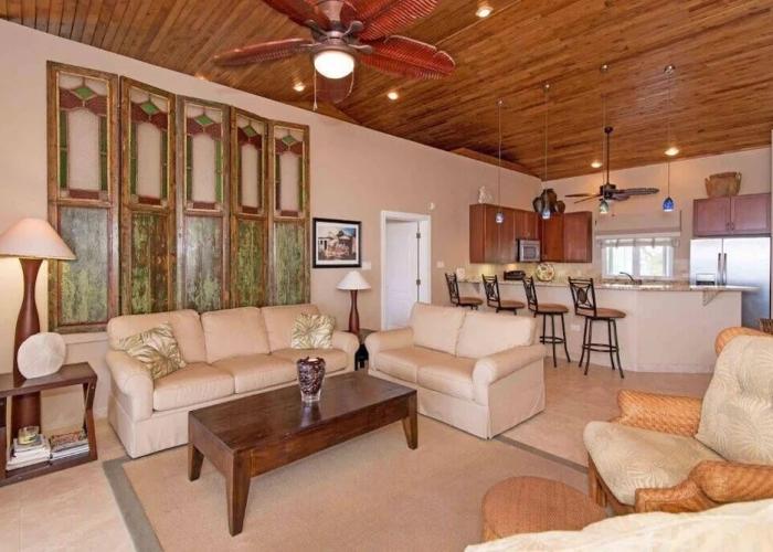 Peaceful Ocean Front Beach House in Bodden Town
