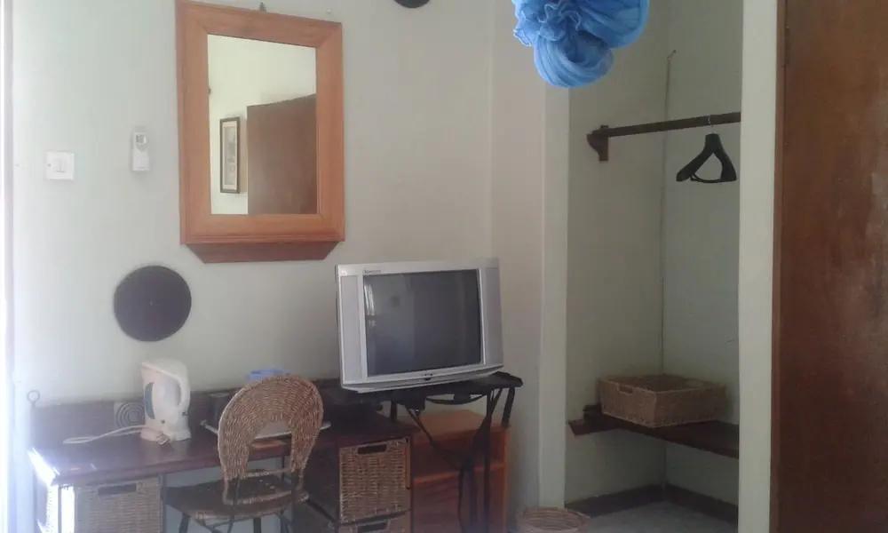 фото Maya Guest Inn