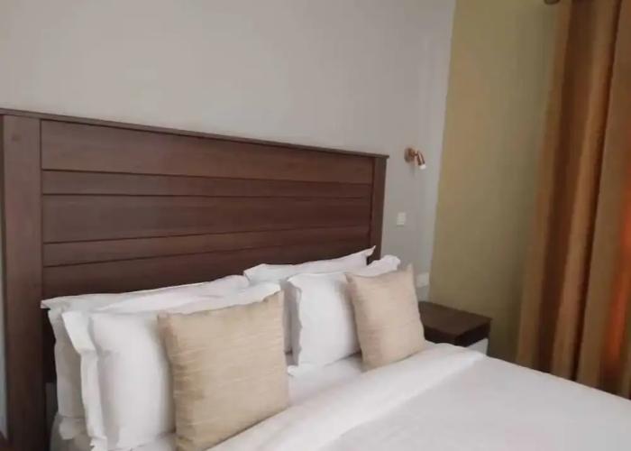 Etang Guest House