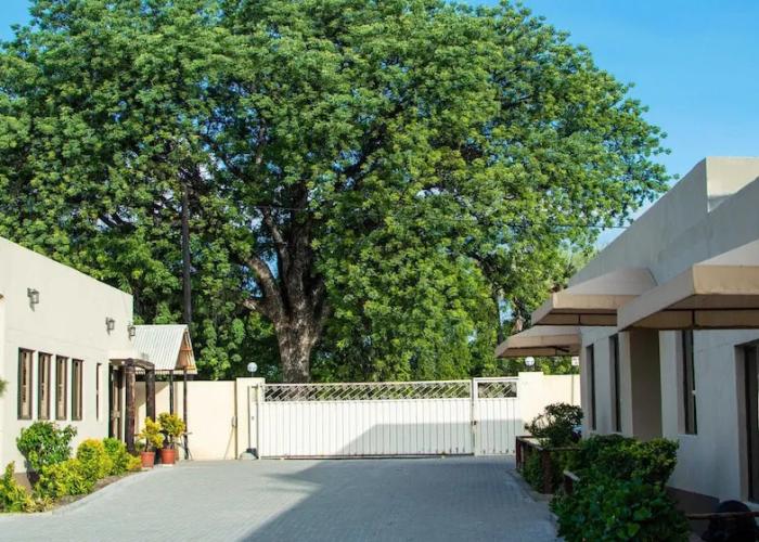 Etang Guest House