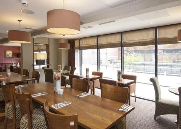 Premier Inn Leeds City Centre (Wellington Street)