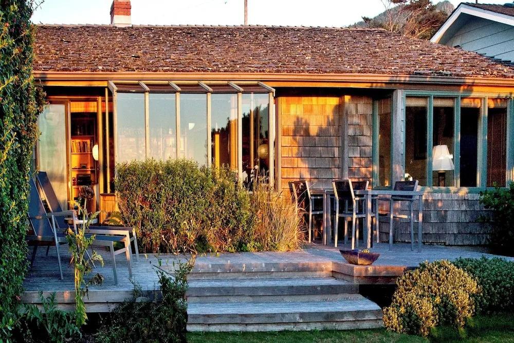 Arch Cape Escape by Avantstay Sensational Clift Top Home w/ Pacific Ocean Views