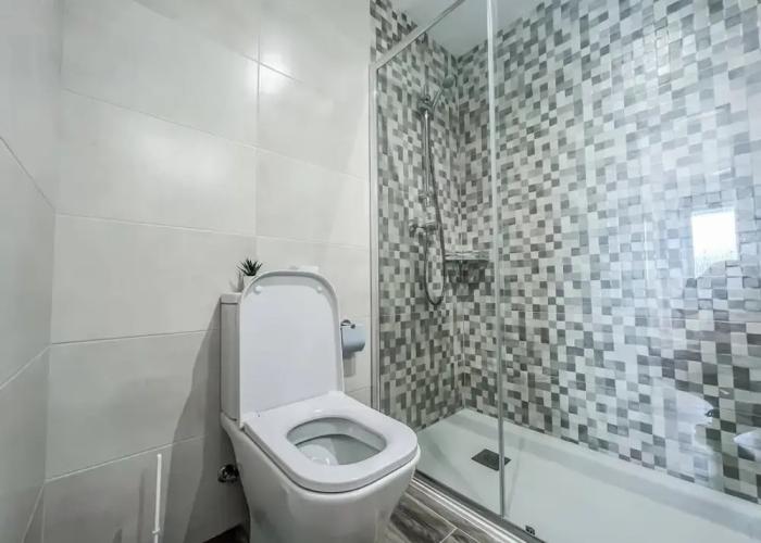 Modern Two Bedroom Apartment With Pool