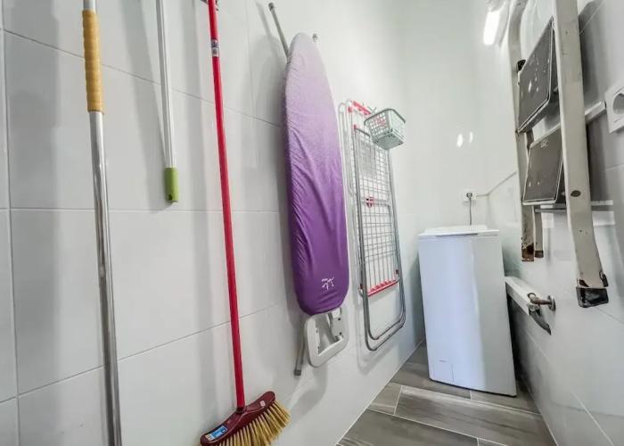 Modern Two Bedroom Apartment With Pool