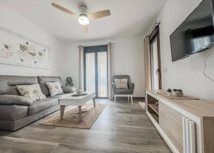 Modern Two Bedroom Apartment With Pool