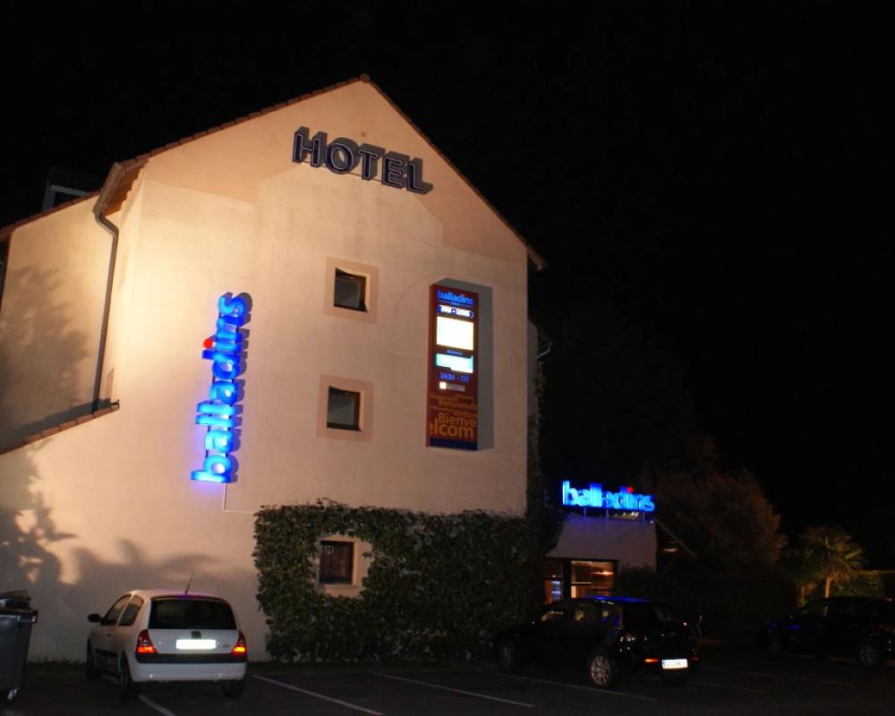 Brit Hotel Confort Pau Lons