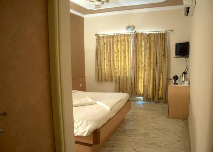 Hotel Sagar Tarang (Berries Group)