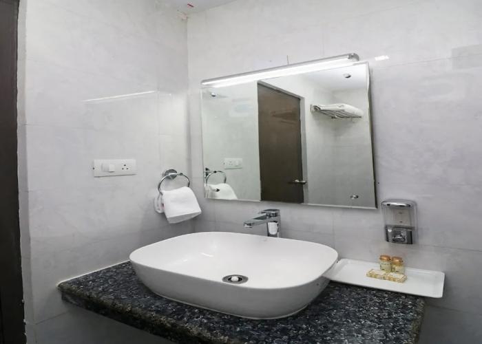 Capital O 27765 Hotel Vip Square