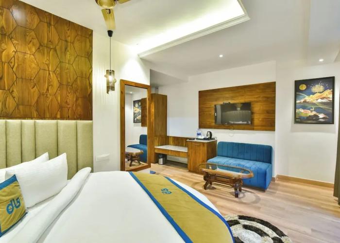 Ark Holiday Inn By DLS Hotels
