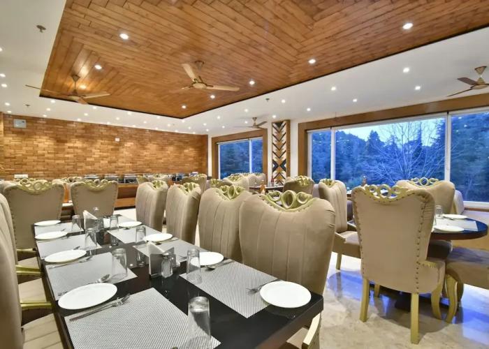 Ark Holiday Inn By DLS Hotels