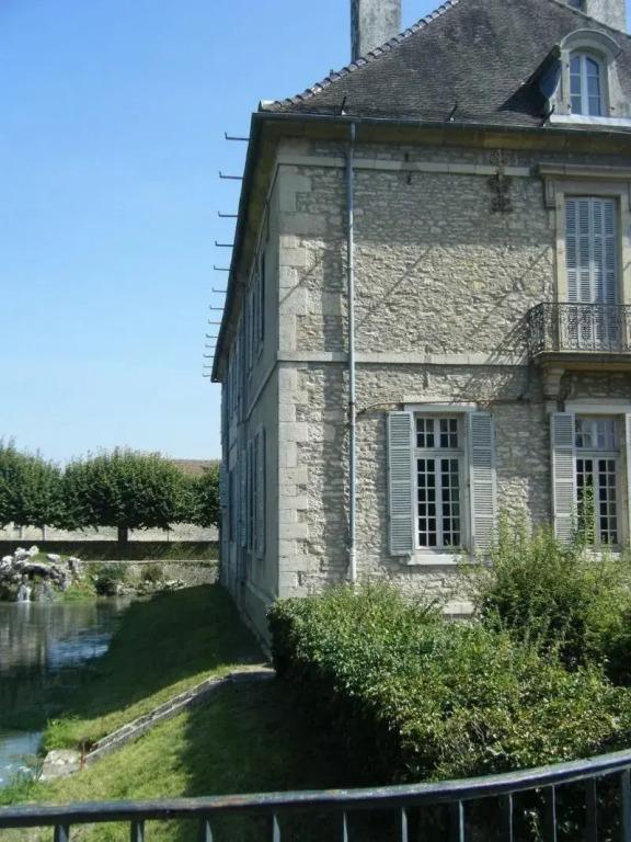 Château De Serrigny