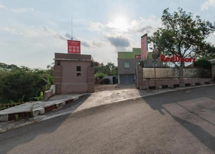 RedDoorz Syariah near RS Hermina Sukabumi