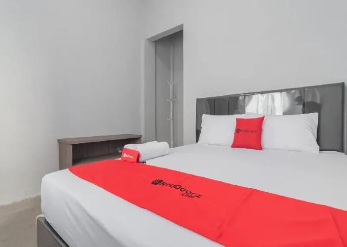 RedDoorz Syariah near Wisata Situ Gunung Sukabumi