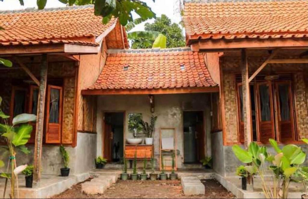 Paddies Homestay Sukawangi RedPartner