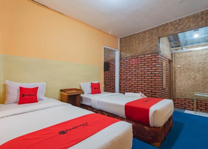 RedDoorz Plus @ Grand Yustik Sukabumi