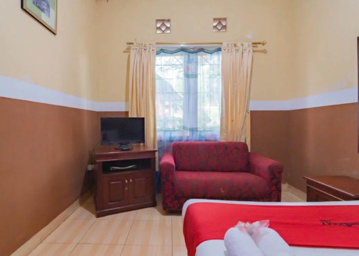 RedDoorz Plus @ Grand Yustik Sukabumi