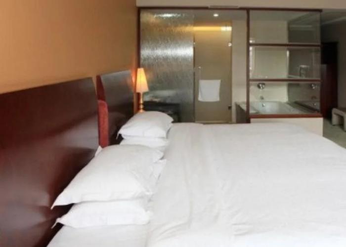 Paradise Hotel