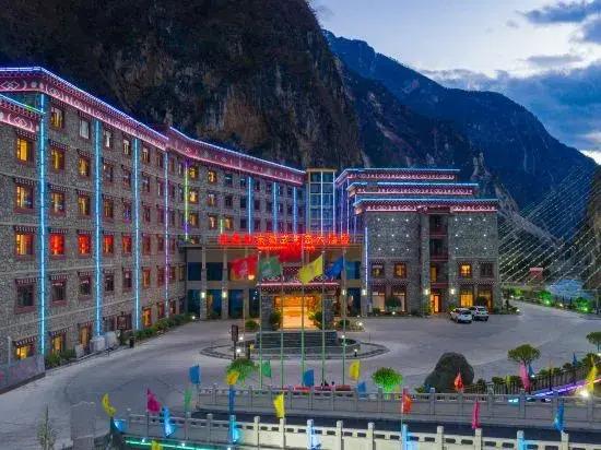 Balagezong Tibetan Ecological Hotel