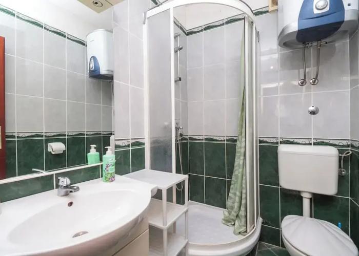 Apartment and Rooms Radojka