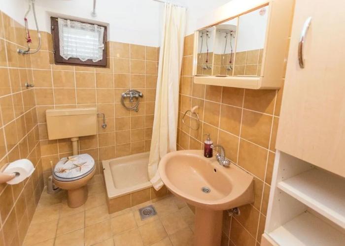 Apartment and Rooms Radojka