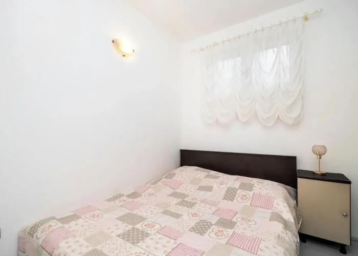 Apartment and Rooms Radojka
