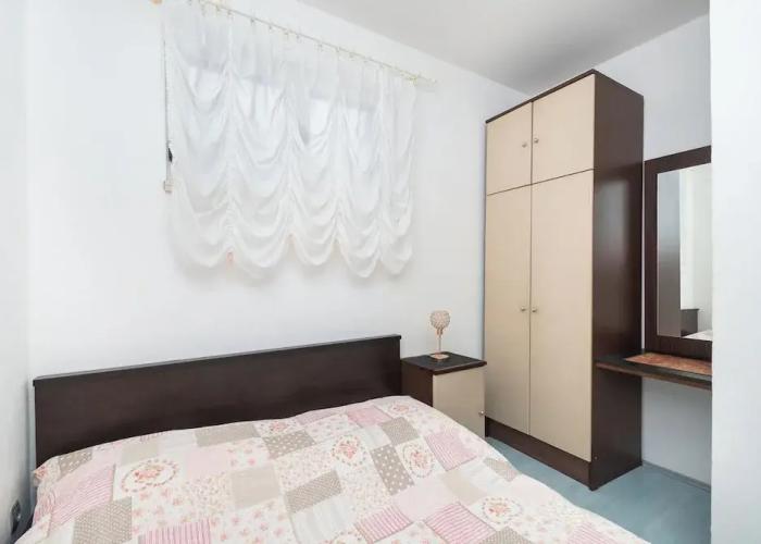 Apartment and Rooms Radojka