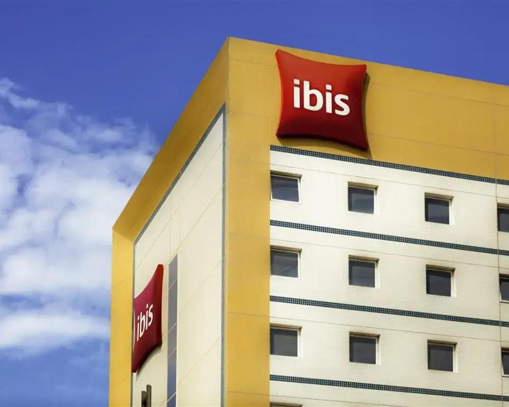 фото ibis Macae