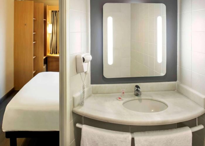 ibis Macae