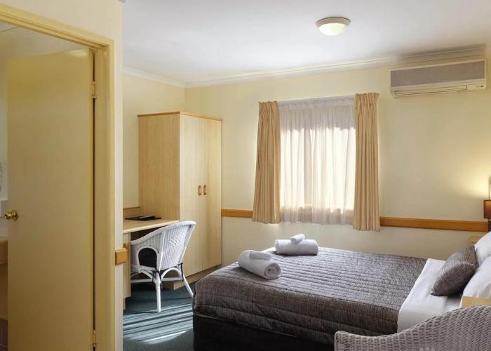 Warwick Vines Motel