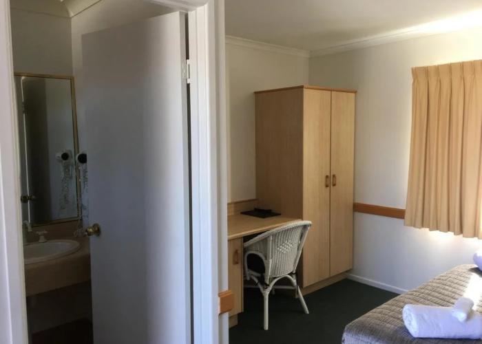 Warwick Vines Motel