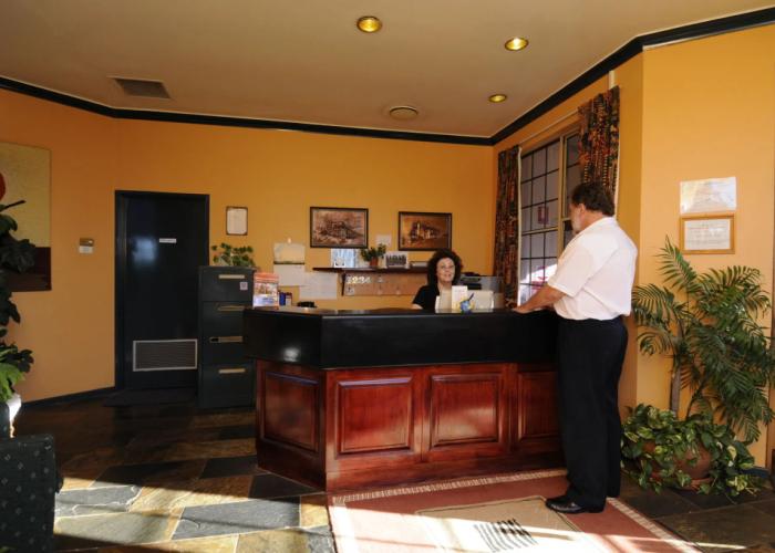 McNevin's Warwick Motel